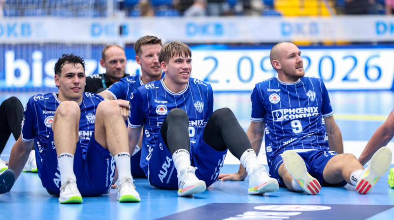 Jānis Pāvels Valkovskis ar komandas biedriem pēc uzvaras. Foto: TBV Lemgo Lippe