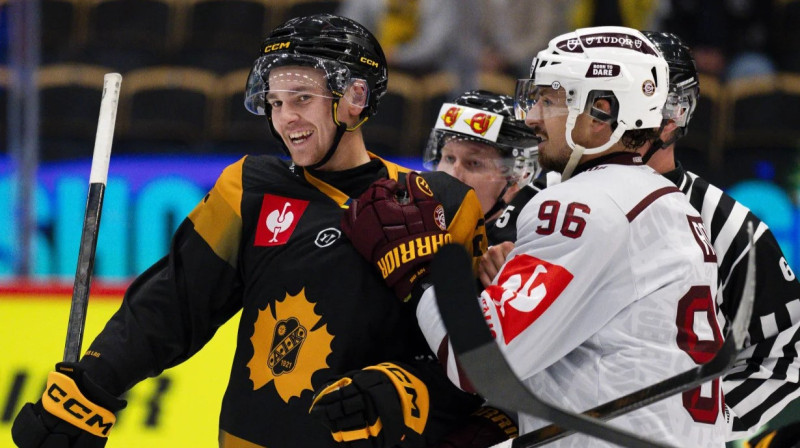 Mirklis Šellefteo cīņā pret Ženēvas "Servette". Foto: Ola Westerberg
