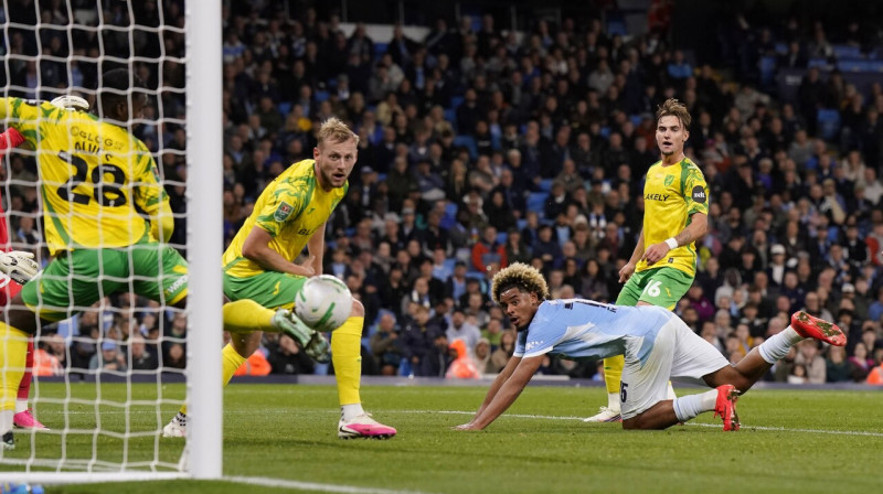 17 gadīgais Floids Samba gūst savus pirmos vārtus Mančestras "City" labā. Foto: Andrew Yates/Imago Images/Scanpix