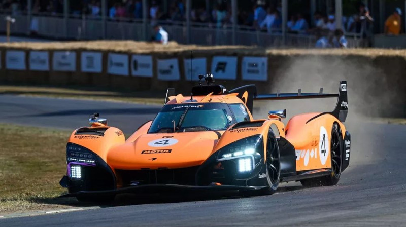 Lando Noriss testē "McLaren" hiperauto. Foto: McLaren Racing