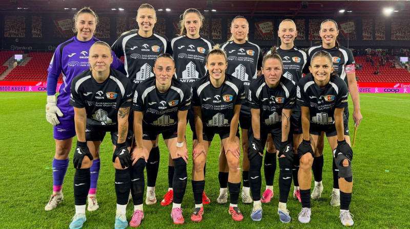 Sosnovecas "Czarni" futbolistes pirms cīņas Bergenā. Foto: KKS Czarni Sosnowiec
