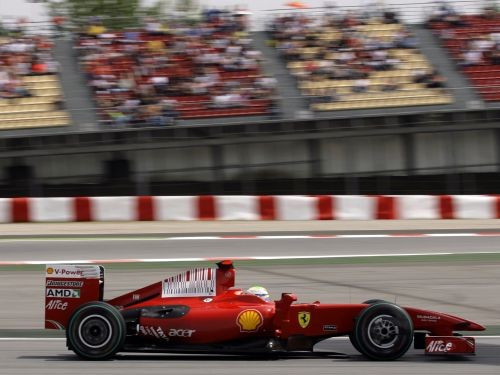 Trešajos treniņos uzvar Ferrari