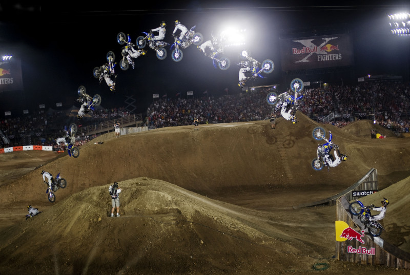 Red Bull X-fighters Teksasā izdodas dubultais bekflips