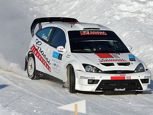 Igaunijas rallijā Tanaks par 0,3 sekundēm apsteidz Grosu (+video)