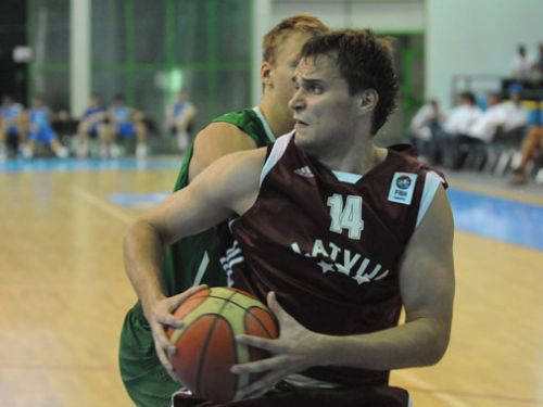 Latvijas U-20 basketbolisti apspēlē Lietuvu