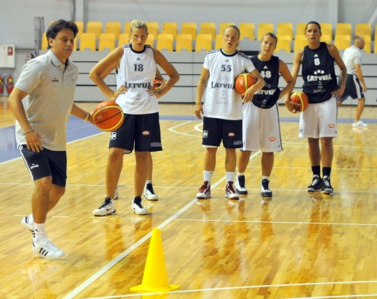 Latvijas dāmu basketbola izlasei - pirmais pārbaudes turnīrs