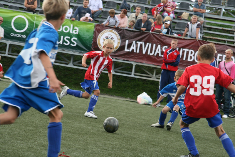 Mišels Platinī piektdien pasniegs O!Kartes bērnu turnīra uzvarētāju kausu