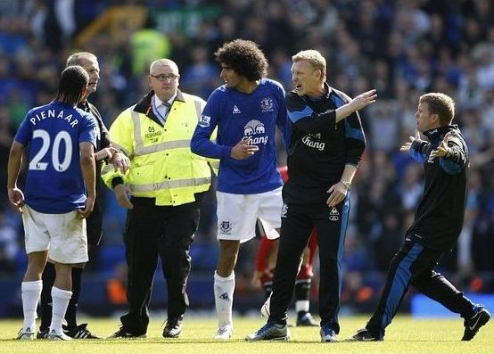 "Everton" treneris saņem sodu par tiesneša kritizēšanu