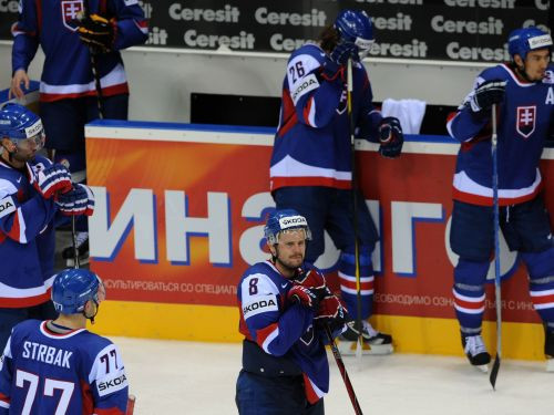 Slovākijai pamatīgs fiasko mājās, dāņi uzvar Vāciju