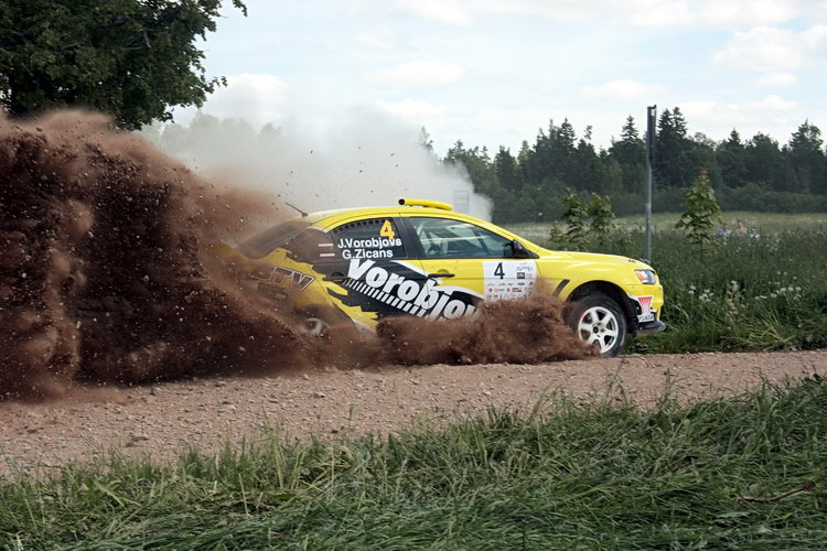 Akmens "Vorobjovs Racing" ekipāžai sarežģī cerības uz čempiontitulu