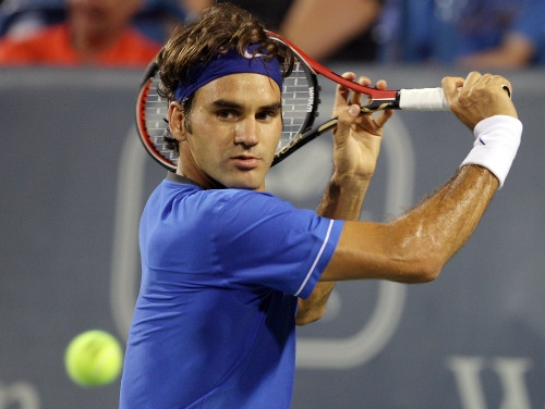 Čempions Federers pārliecinoši pieveic Del Potro