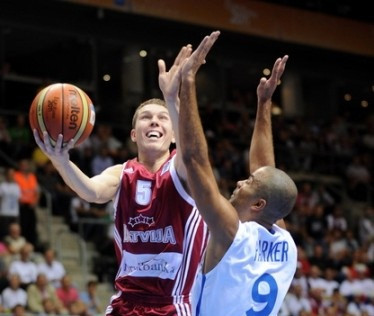 Basketbola izlase atkārtoti apspēlē Kipru