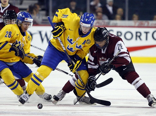 U-20 hokejisti sāk ar 4:9 pret zviedriem