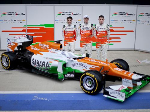 ''Ferrari'' un ''Force India'' prezentā jaunos bolīdus (+foto)