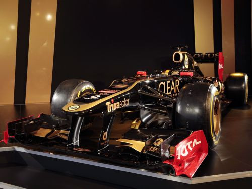 "Red Bull", "Lotus" un "Sauber" prezentē jaunos modeļus (foto, video)