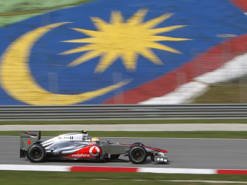 Malaizijas F1 treniņos dominē ''McLaren'' un ''Mercedes''