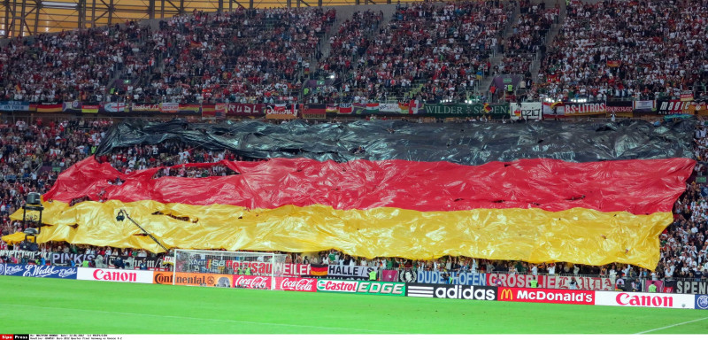 UEFA piešķir vāciešiem vēl vienu sodu par fanu izdarībām