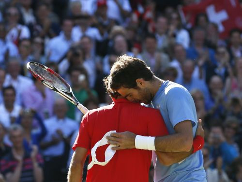 Federers 19:17 "maratonā" uzvar Del Potro, finālā spēlēs pret Mareju