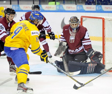 Latvijas U20 hokejisti piekāpjas pasaules čempioniem