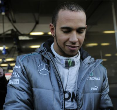 Barselonas F1 testu noslēdzošajā dienā ātrākais Hamiltons