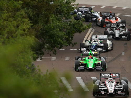 IndyCar sezonu ar pirmo uzvaru karjerā atklāj Hinčklifs (+video)