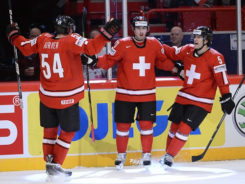 Šveice turpina pārsteigt un bullīšos uzvar arī Kanādu