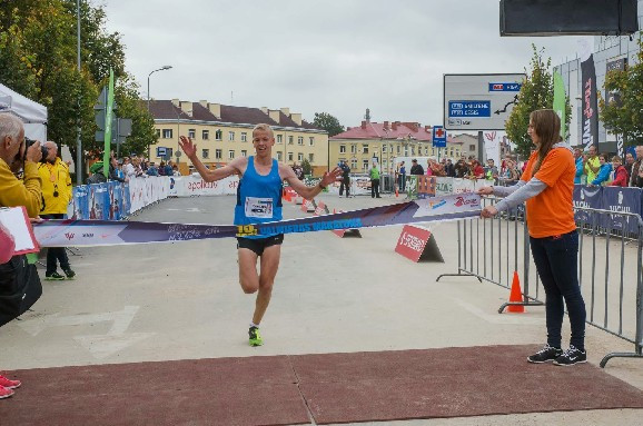 Latvijas čempioni maratonā – Kristaps Bērziņš un Dace Lina