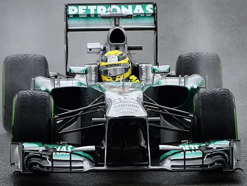 Rosbergs ātrākais abos piektdienas F1 treniņos Brazīlijā