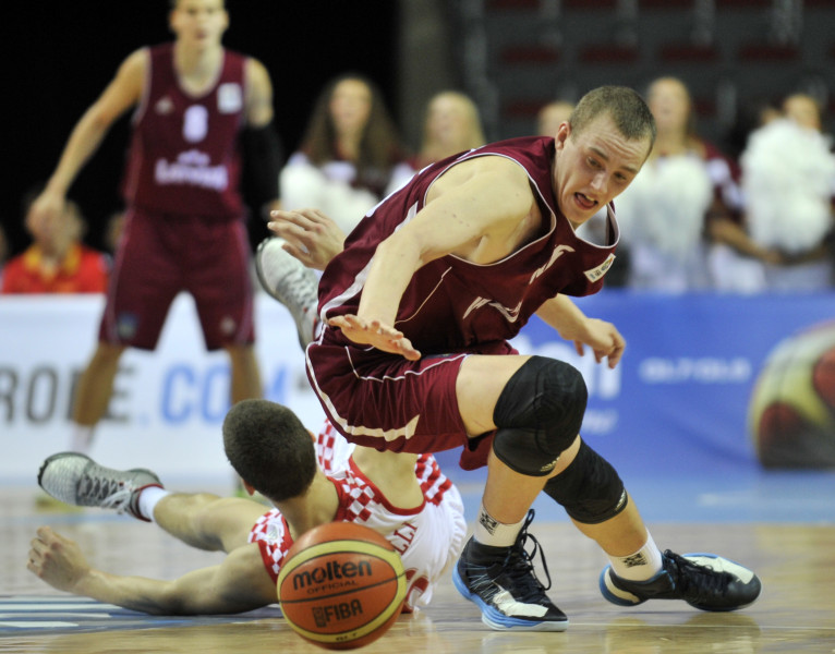 Pasečņiks izvirzīts FIBA balvai, Porziņģis atstāts aiz borta