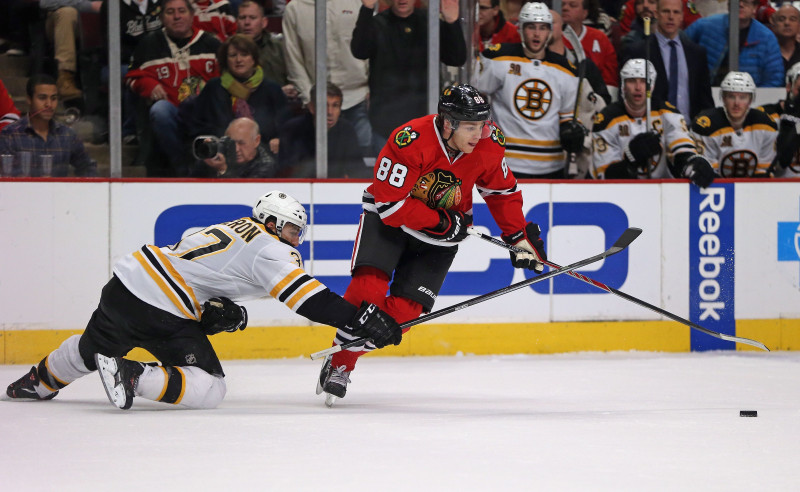 Fināla atkārtojumā "Blackhawks" pārspēj "Bruins"