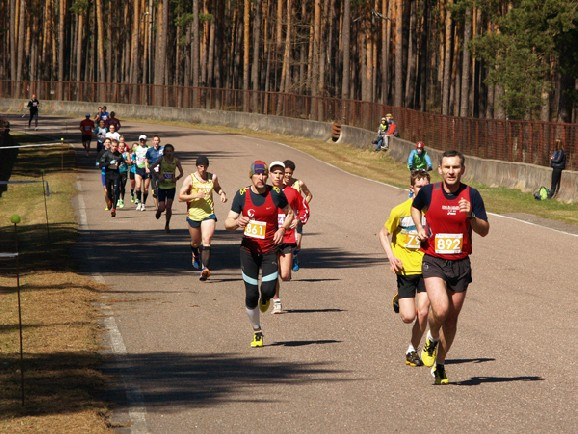 Jelgava skrējēju pārņemta: notiek gatavošanās pirmajam nakts pusmaratonam