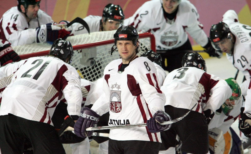 Sandis Ozoliņš liek punktu spilgtajai hokejista karjerai