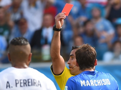 Markīzio noraida, Svaress iekož, "Euro 2012" fināliste Itālija brauc mājās