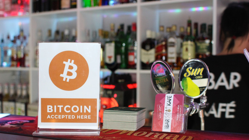 Latvijā ienāk jaunā elektroniskās naudas sistēma Bitcoin