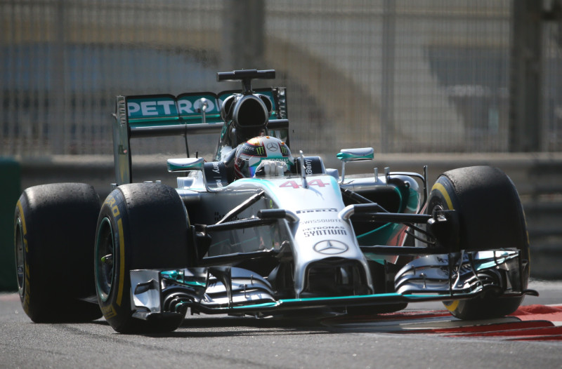Hamiltons apsteidz Rosbergu gan pirmajos, gan otrajos treniņos