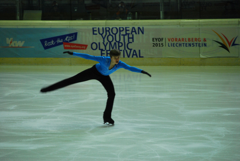 Daiļslidotājs Vasiļjevs pēc īsās programmas līderis Eiropas Jaunatnes ziemas olimpiādē