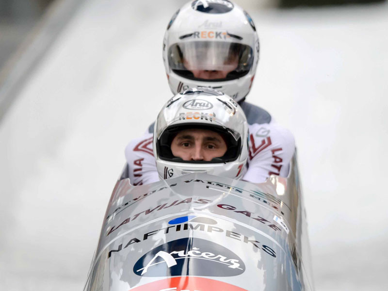 Latvijas bobsleja divnieki labākie pēdējā treniņbraucienā