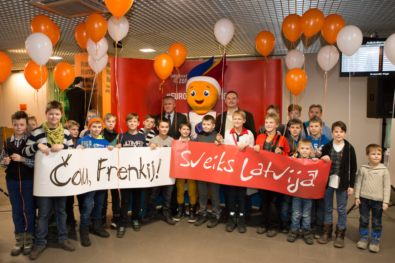 Rīgā ieradies EuroBasket’2015 talismans Frenkijs, sākas brīvprātīgo palīgu pieteikšanās