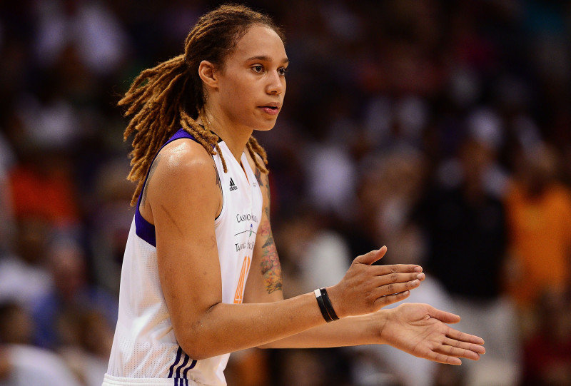 WNBA zvaigzne Grainere arestēta par vardarbīgu uzbrukumu