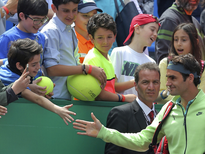 Federers ar grūtībām uzveic Himeno-Traveru