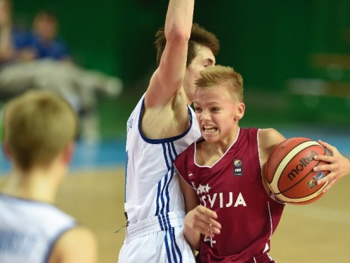 Latvijas U16 izlase gūst tikai 35 punktus un zaudē arī Francijai