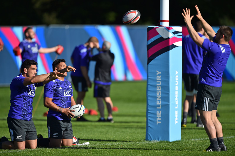 "All Blacks" jāturpina pret Namībiju