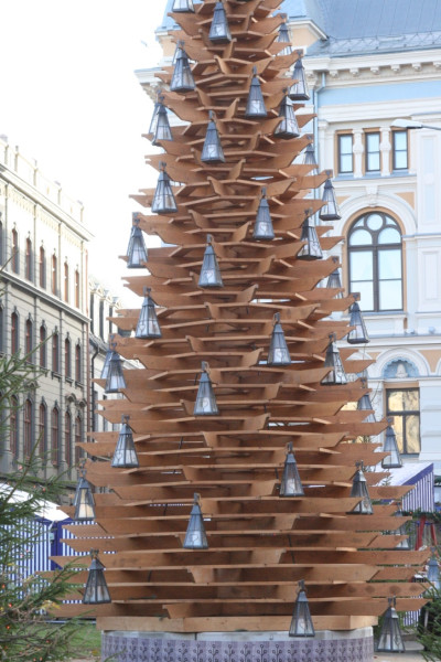 Iedzīvotājus aicina apmeklēt vides objektu festivālu „Ziemassvētku egļu ceļš 2015”