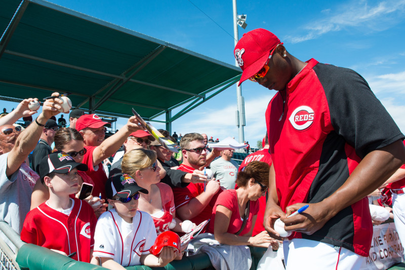 MLB aptur "Reds" un "Dodgers" darījumu