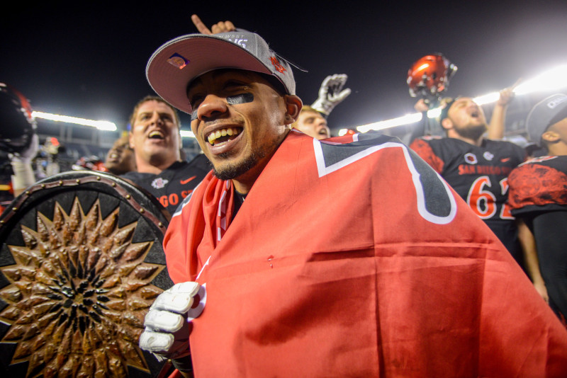 "Aztecs" sagrauj "Bearcats" un iegūst "Hawaii Bowl"