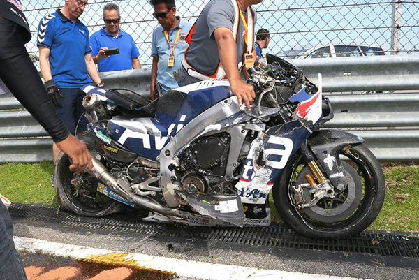 MotoGP otrās dienas testos sportists pie ātruma 290 km/h piedzīvo šaušalīgu kritienu (+video)