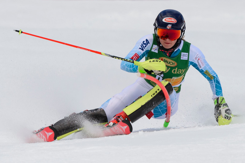 Titulētie Hiršers un Šifrina izcīna uzvaras Pasaules kausa sacensībās milzu slalomā