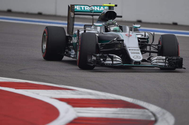 Rosbergs uzvar kvalifikācijā, Hamiltonam atkal graujoša neveiksme