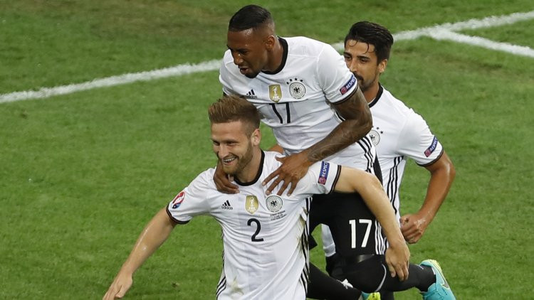 Noiers un Boatengs glābj, Vācija sāk ar uzvaru