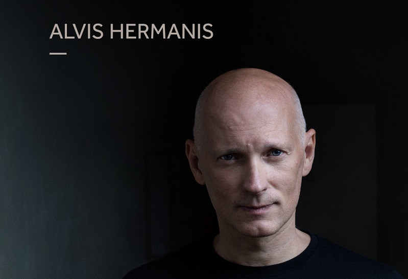 Izdevniecībā “Neputns” klajā nāk albums “Alvis Hermanis” un režisora dienasgrāmata